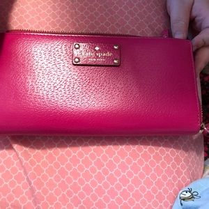 Gently used Kate Spade Wallet. Authentic.